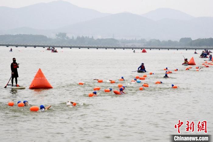 云龙湖畔水光山色为中国·徐州淮海经济区铁人三