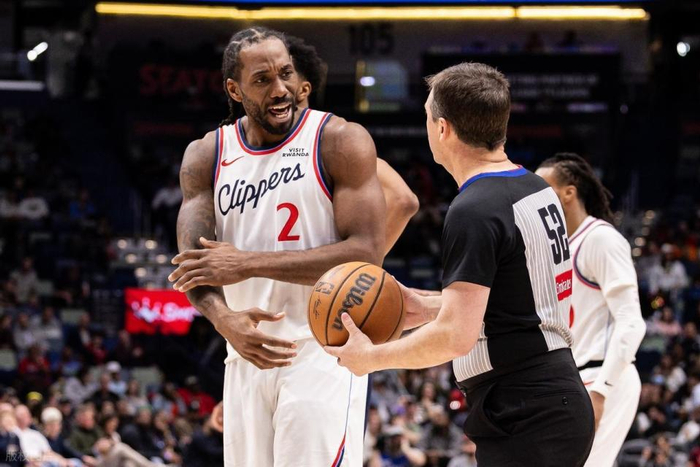 伦纳德末节隐身快船惨败 球迷怒斥战术失衡