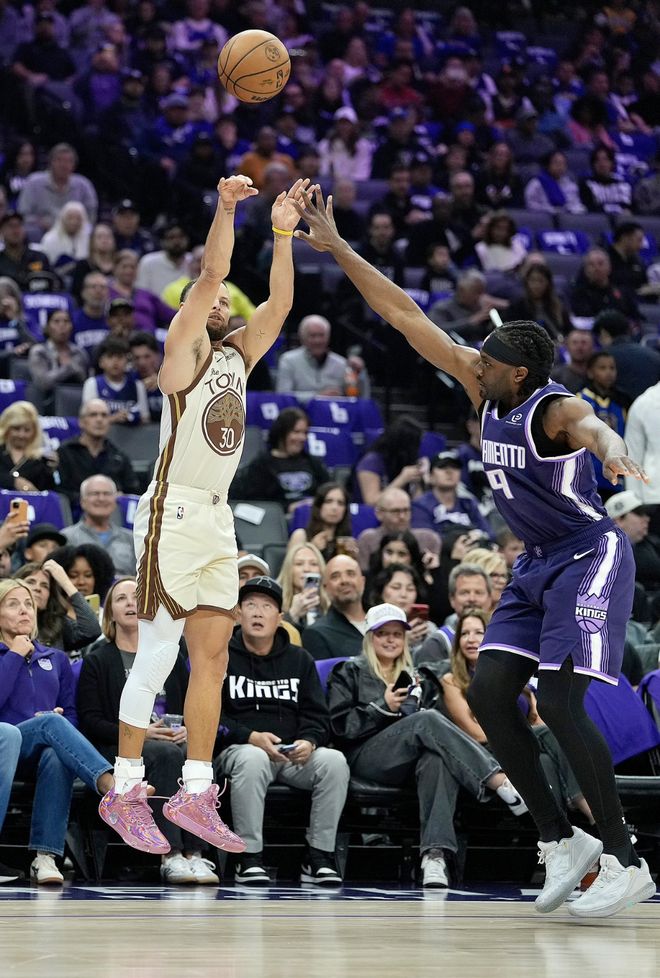 国王队多点开花力克勇士 卡特雷纳德联手轰出