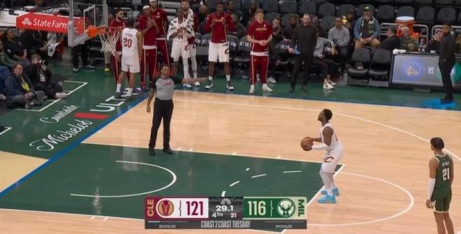 雄鹿最后时刻遭逆转 骑士米切尔罚球锁定胜局